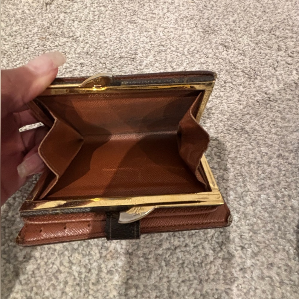 Louis Vuitton Wallet - Picture 2 of 7
